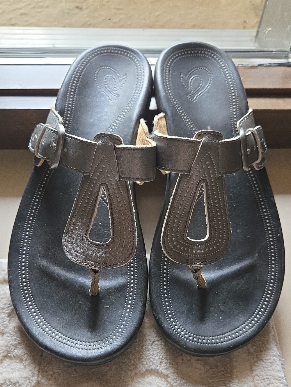 Olukai Lanakila Leather Thong Sandal 8 Metallic Elevated Heritage Travel Comfy